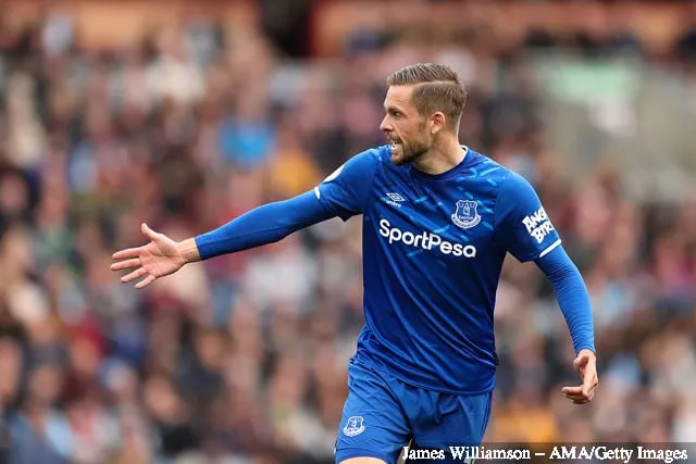 Gylfi Sigurdsson från Everton under Premier League-matchen mellan Burnley FC och Everton FC på Turf Moor den 5 oktober 2019 i Burnley Storbritannien.' title='Liverpool-fansen siktar på Everton-stjärnan Gylfi Sigurdssons kommentarer