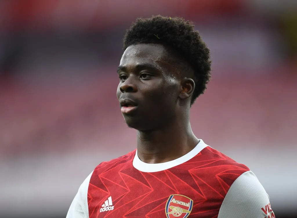 Sakas gamle holdnummer givet til en 17-årig, Arsenal-chef vil angiveligt forfremme ham