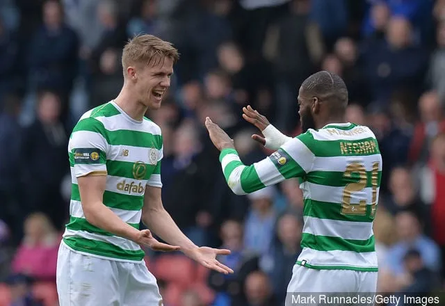 Olivier Ntcham från Celtic firar efter att ha gjort sina lags fjärde mål med Kristoffer Ajer från Celtic under den skotska cupens semifinalmatch mellan Rangers och Celtic på Hampden Park...' title='Celtic-fansen reagerar på Twitter på Kristoffer Ajers uppvisning i 4-0 vinst
