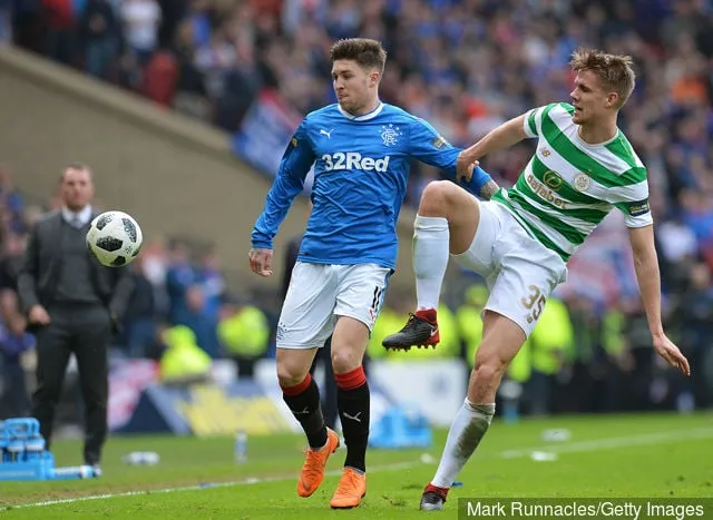 Josh Windass från Rangers utmanas av Kristoffer Ajer från Celtic under den skotska cupens semifinalmatch mellan Rangers och Celtic på Hampden Park den 15 april 2018 i Glasgow...' title='Celtic-fansen reagerar på Twitter på Kristoffer Ajers uppvisning i 4-0 vinst