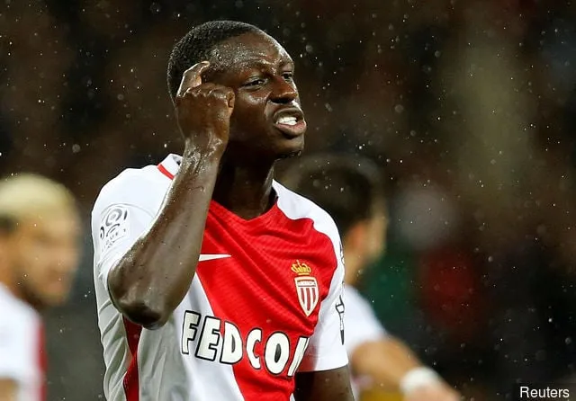 Фота прадастаўлена Action Images' title='Справаздача: Левы абаронца Манака Бенджамін Мендзі адхіляе Ліверпуль ад трансферу Манчэстэр Сіці