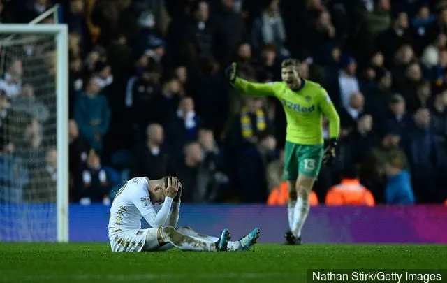 리즈 유나이티드의 파블로 에르난데스가 1월 엘랜드 로드에서 열린 리즈 유나이티드와 밀월 간의 스카이 베트 챔피언십 경기에서 후반 골을 허용한 후 머리에 손을 얹고 있습니다.' title='Gary McAllister는 리즈 유나이티드가 최근 부진한 경기에서 괴롭힘을 당했다고 믿습니다.