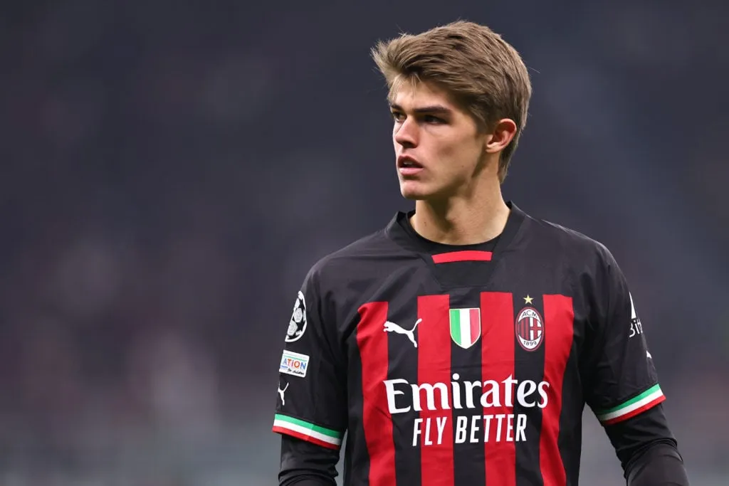 Newcastle átigazolási hírek: a Milan el akarja adni az „elegáns” Charles De Ketelaere-t a Toonnak