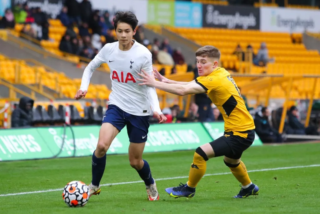 L'adolescente 'liscio' del Tottenham è stato elogiato con un grande futuro previsto