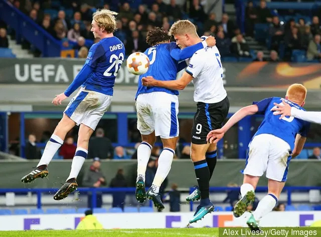 2017年11月23日、グディソン・パークで行われたUEFAヨーロッパリーグ・グループEのエバートンFC対アタランタの試合で、アタランタのアンドレアス・コルネリアス選手(9歳)がチーム5点目を決めた。' title='「彼と契約して」：カーディフで失敗したアンドレアス・コーネリアスがエバートンに屈辱を与えるとファンがツイッターで反応