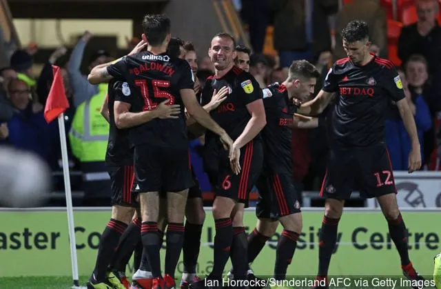 Un coéquipier célèbre avec Chris Maguire de Sunderland après avoir marqué le premier but lors du match Sky Bet League One entre Doncaster Rovers et Sunderland au Keepmoat Stadium le...' title='Le directeur exécutif de Sunderland, Charlie Methven, commente le mercato de janvier