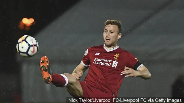 (THE SUN OUT THE SUN ON SUNDAY OUT) Liverpoolin Herbie Kane toiminnassa Everton v Liverpool PL2 -pelissä 16. huhtikuuta 2018 Southport Englandissa.' title='Doncaster pomo kehuu 'eri luokan' Liverpoolin nuoresta Herbie Kanesta