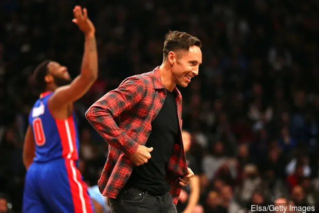 Voormalig NBA-speler Steve Nash assisteert Andre Drummond van de Detroit Pistons met een dunk in de Verizon Slam Dunk Contest tijdens NBA All-Star Weekend 2016 in Air Canada Centre op 13 februari...' title='NBA-legende Steve Nash zegt dat Heung-Min Son van Tottenham ongelooflijk was