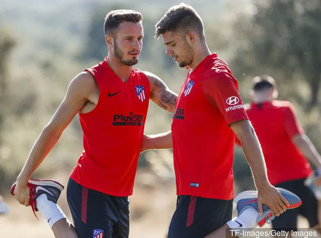 Saul Niguez fra Atletico de Madrid ser på under træningssessionen i Atletico de Madrid den 8. juli 2019 i Madrid Spanien.' title='7 mest komplette fodboldspillere lige nu