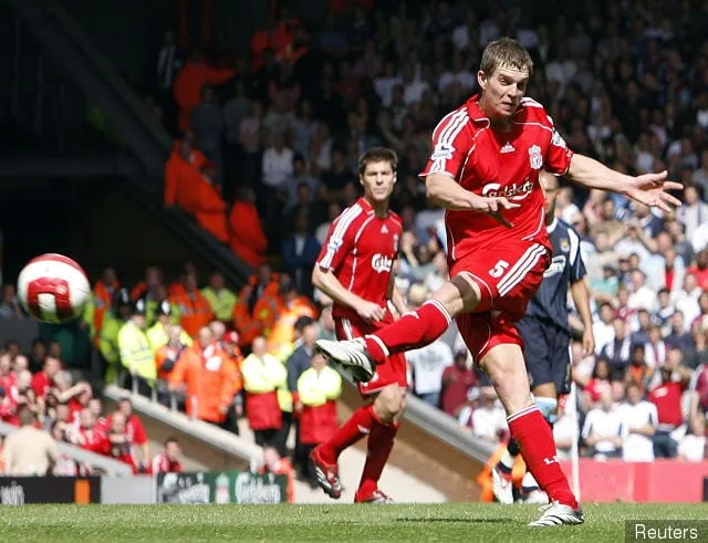 Daniel Agger gör mål mot West Ham United 2006' title='Bilder: Fem minnesvärda ögonblick från Daniel Aggers Liverpool-karriär