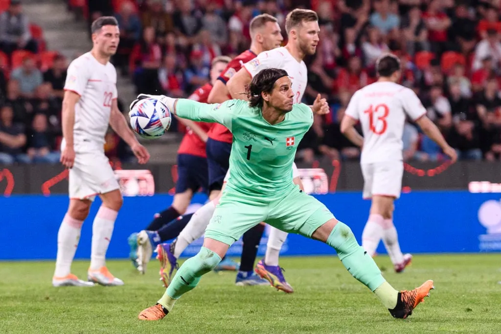 Newcastle backar från Dean Henderson, vill nu ha målvakt hyllad av Peter Schmeichel