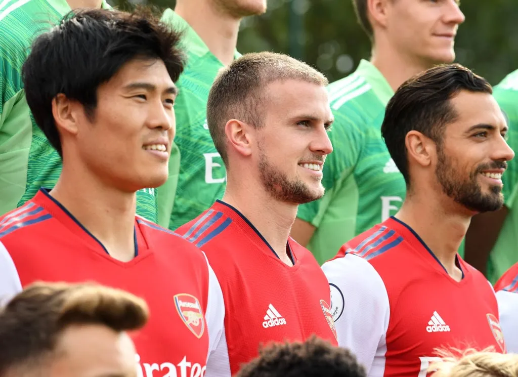 写真が公開されると、一部のアーセナルファンは週給4万ポンドの男の何かが違うことに気づく