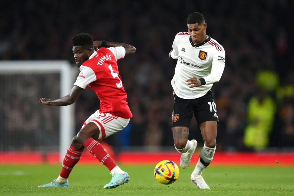 Paul Scholes critica a Thomas Partey durante el choque del Arsenal contra el Manchester United