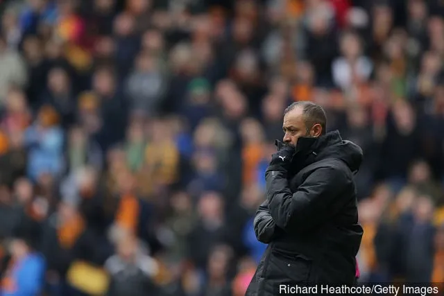Nuno Espirito Santo Manager van Wolverhampton Wanderers kijkt toe tijdens de Sky Bet Championship-wedstrijd tussen Wolverhampton Wanderers en Sheffield Wednesday in Molineux op 28 april 2018...' title='Moeten Wolves overwegen om Celtic-aanvaller Leigh Griffiths opnieuw te contracteren?