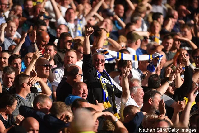 Фанат «Лідса» святкуе пасля таго, як яны забілі гол падчас матчу Sky Bet Championship паміж «Нотынгем Форэст» і «Лідс Юнайтэд» на «Сіці Граунд» 26 жніўня 2017 года ў Нотынгеме, Англія.' title='Заўзятары былі неверагодна неверагодныя ... Лі Боўер апісвае прыхільнікаў Лідс Юнайтэд