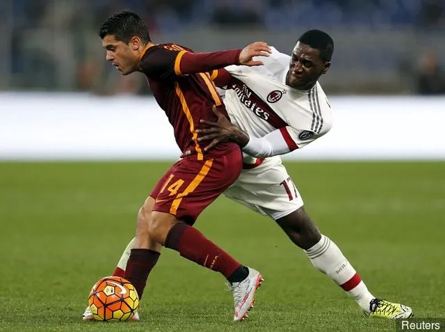 AC 밀란' title='전 토트넘 선수 이아고 팔케가 이탈리아에서 인상적인 모습을 보이고 있다.