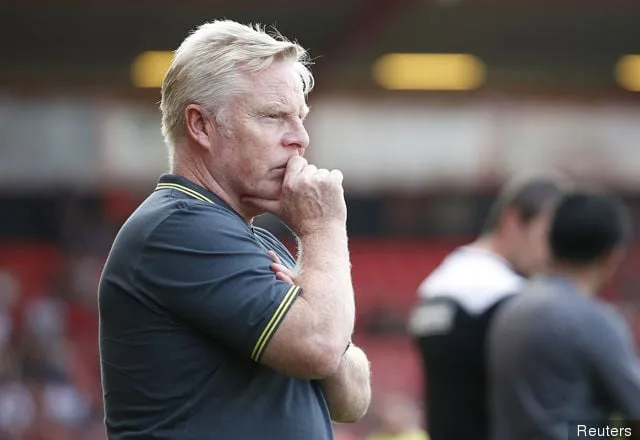 Southamptons assisterende manager Sammy Lee før kampen' title='Rapport: Dave Watson følger næppe Koeman til Everton Sammy Lees planer afsløret