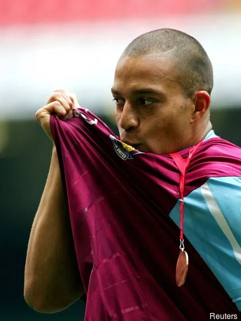 Reuters / Bilde levert av Action Images *** Local Caption *** RBBORH2005053000592.webp' title='Bobby Zamora beviser at han alltid har vært en hammer i hjertet med Twitter-innlegg