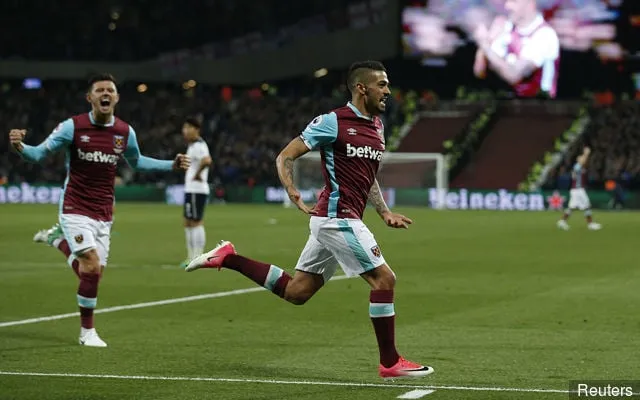 ウェストハム・ユナイテッド' title='「彼女は完全に去ってしまった」ロンドンの風景からアプトン・パークが消されたことを示す新しい航空写真