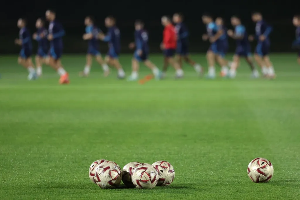 Sessione di allenamento della Croazia - Coppa del Mondo FIFA Qatar 2022' title='Cos'è Al Hilm? Spiegato il pallone di Adidas per le semifinali e la finale della Coppa del Mondo 2022