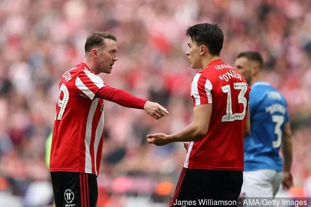 Aiden McGeady a sunderlandi Luke ONiennel a Sunderland AFC és a Portsmouth FC közötti Checkatrade Trophy döntőjén a Wembley Stadionban 2019. március 31-én Londonban...' title='Jimmy Walker reagál a Sunderland vereségére a Checkatrade Trophy döntőjében