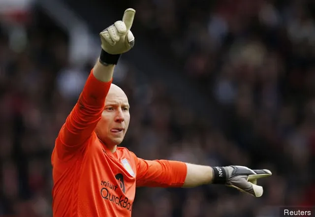 Raportti: Aston Villa -ässä Brad Guzan liittyy Middlesbroughiin kahden vuoden sopimuksen jälkeen