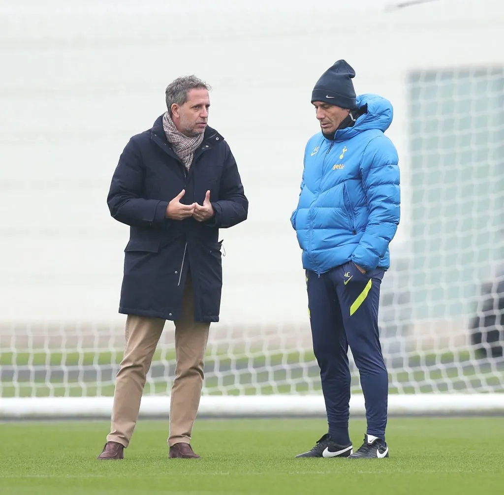 Tottenham Hotspur -koulutus ja lehdistötilaisuus' title='Gary Nevillen suosikki jättää Rangersin henkilöstön Tottenham Hotspuriin