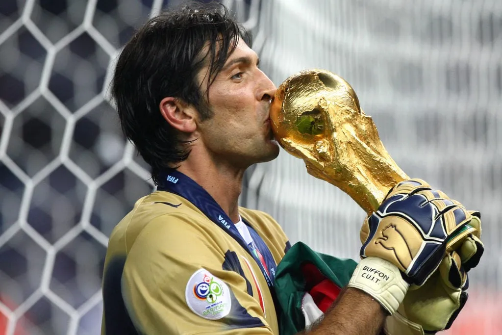 Fotboll - Fotbolls-VM 2006 - Finaler - Italien mot Frankrike' title='Thibaut Courtois Manuel Neuer i alla 7 vinnare av World Cup Golden Glove