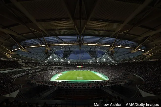 Een algemeen beeld van het Olympisch Stadion, de thuisbasis van West Ham United, tijdens de derde kwalificatieronde van de UEFA Europa League, tweede etappe tussen West Ham United en NK Domzale in het London Stadium op...' title='West Ham-fans reageren op de capaciteitsverhoging van het London Stadium