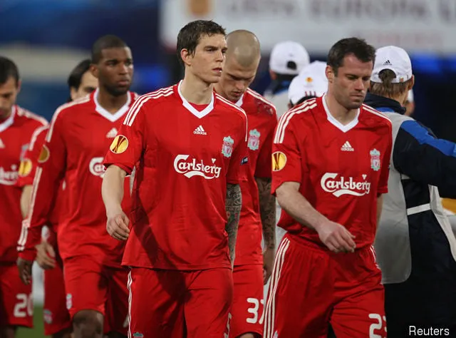 ジェイミー・キャラガー（右） - キックオフ前のリヴァプールとダニエル・アッガー' title='フェルナンド・トーレスのデビュー戦のリバプールイレブンは今どこにいますか？