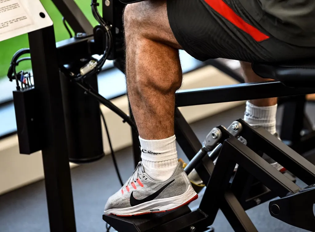 Foto: la gamba ferita della stella del Liverpool sembra assolutamente folle