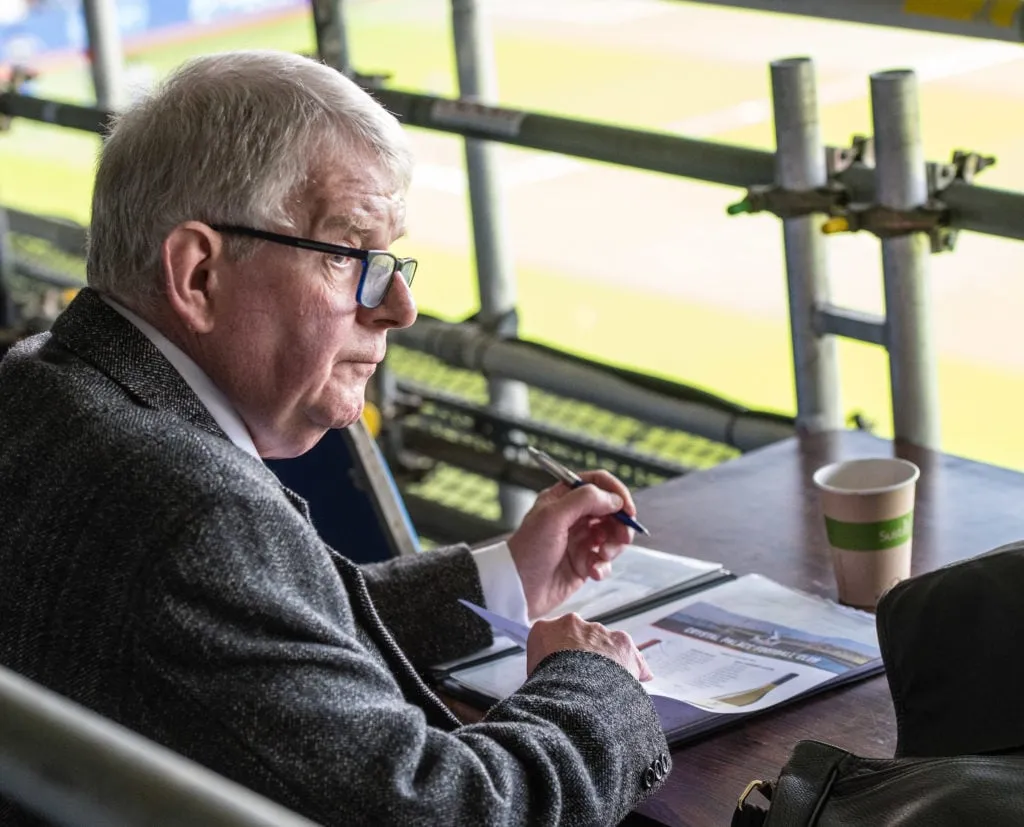 Le 5 citazioni più iconiche di John Motson come commentatore della BBC muore, all'età di 77 anni