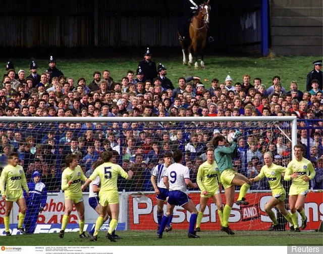 Mervyn Day - Leeds United laver en redning' title='Leeds Uniteds seks største målmænd nogensinde: Sprake Martyn og Harvey alle inkluderet