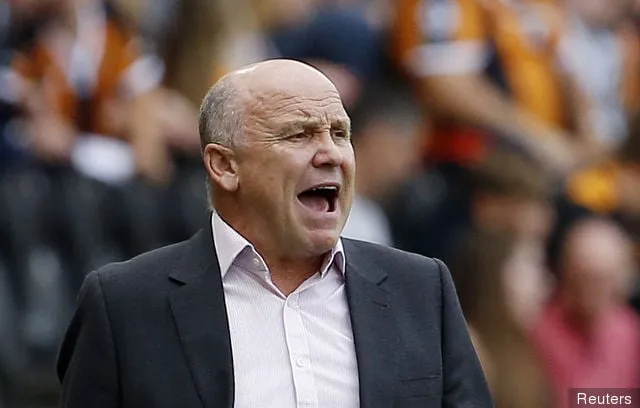 Hull City viceværtsmanager Mike Phelan' title='Diomande diskuterer, hvem der scorede Hulls 'dobbelt cykelspark
