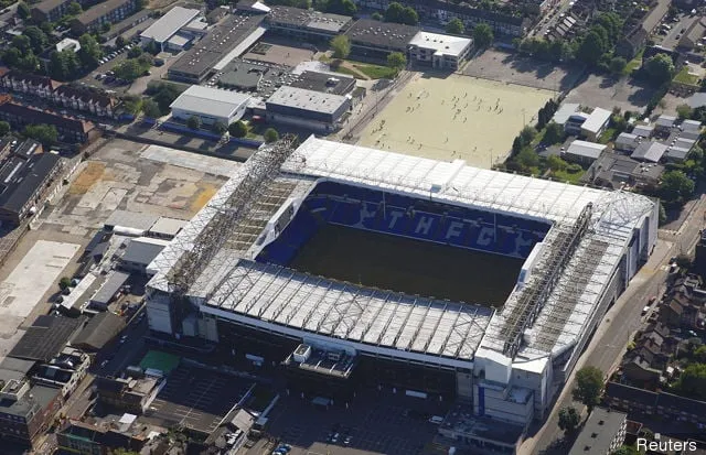 Gesamtansicht der White Hart Lane' title='Michael Owen unterstützt Son Heung-min beim Tor für Tottenham