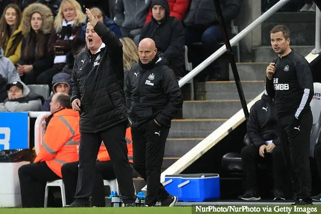 세인트 제임스에서 열린 뉴캐슬 유나이티드와 사우샘프턴 간의 프리미어 리그 경기 중 뉴캐슬 유나이티드 감독 스티브 브루스' title='크레이그 벨라미