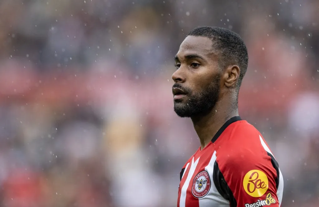 Brentford FC v Crystal Palace – Premier League' title='Thomas Frank biztató sérüléseket közöl Rico Henryvel kapcsolatban, megelőzve a Man City vs Brentford meccset