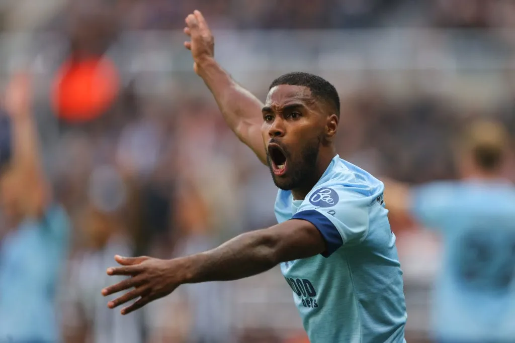 Thomas Frank biztató sérüléseket közöl Rico Henryvel kapcsolatban, megelőzve a Man City vs Brentford meccset