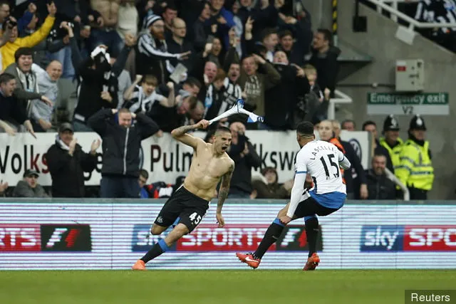 ニューカッスルの先制ゴールを決めて喜ぶアレクサンダル・ミトロヴィッチ' title='ニューカッスルのファンがクラブの最大のライバルをランク付け