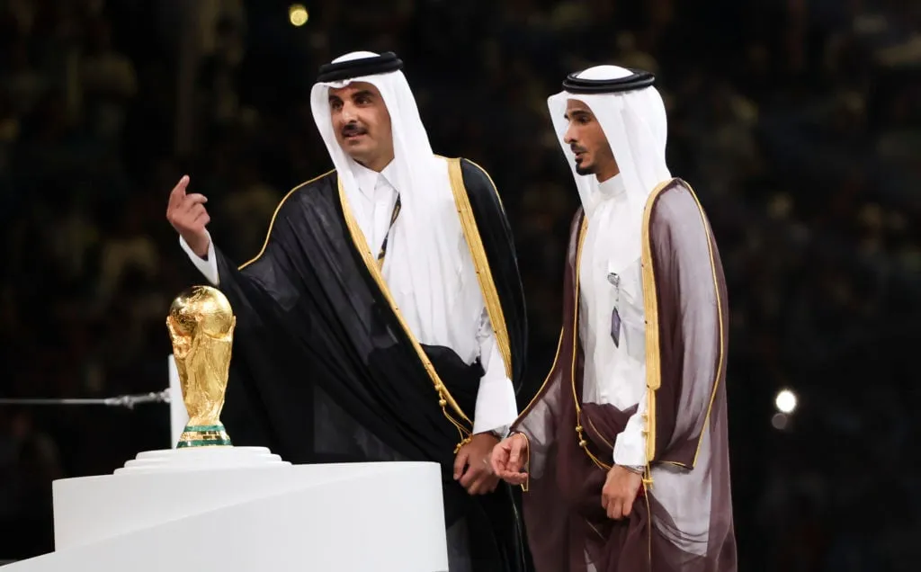 Combien vaut Cheikh Jassim Al Thani par rapport à Cheikh Mansour de Man City au milieu de la candidature de Man Utd