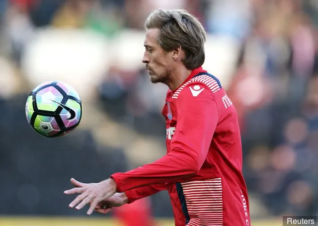 스토크 시티' title='피터 크라우치, 스토크에서 경기 시간 부족에 대해 트윗