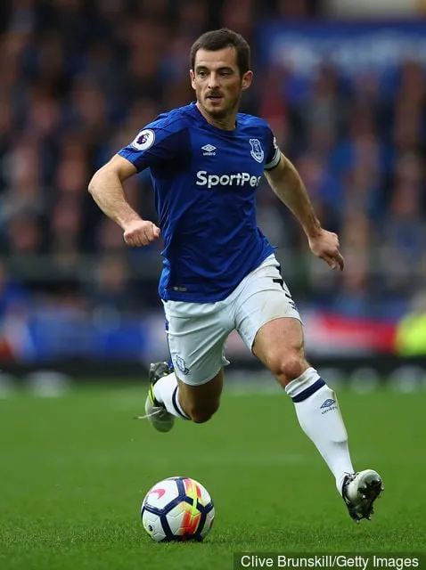 Лейтан Бэйнс з «Эвертана» падчас матчу Прэм'ер-лігі паміж «Эвертанам» і «Бэрнлі» на «Гудысан Парк» 1 кастрычніка 2017 года ў Ліверпулі, Англія.' title='Прэм'ер-ліга адправіць адважны твіт пра Лейтана Бэйнса з 'Эвертана'; - адказваюць заўзятары