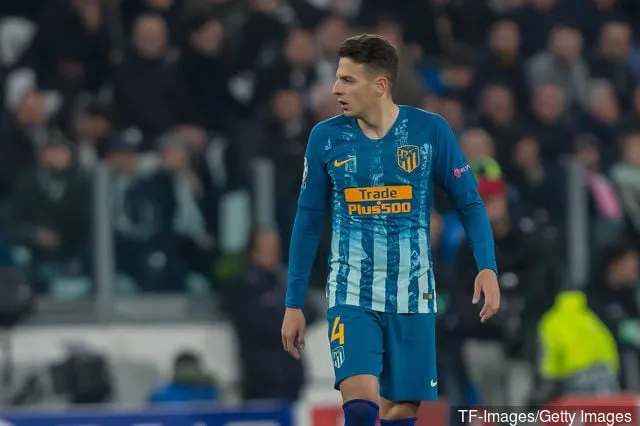 Santiago Arias fra Club de Atletico Madrid ser på under UEFA Champions Leagues ottendedelsfinale-kamp mellem Juventus og Club de Atletico Madrid på Allianz Stadium den 12. marts...' title='7 bedste højrebacks i verdensfodbold
