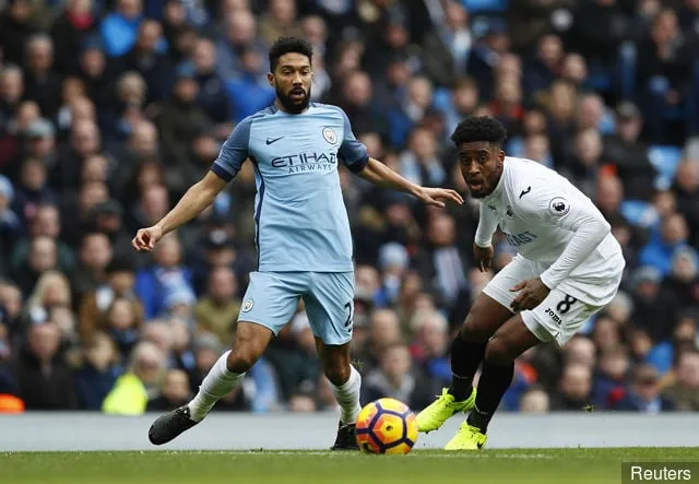 ciudad de manchester' title='Un XI de la Premier League formado por los mejores jugadores franceses que han jugado en la división