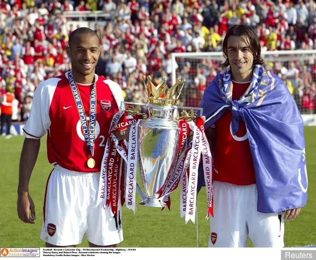 Thierry Henry y Robert Pires - El Arsenal celebra la victoria en la liga' title='Un XI de la Premier League formado por los mejores jugadores franceses que han jugado en la división