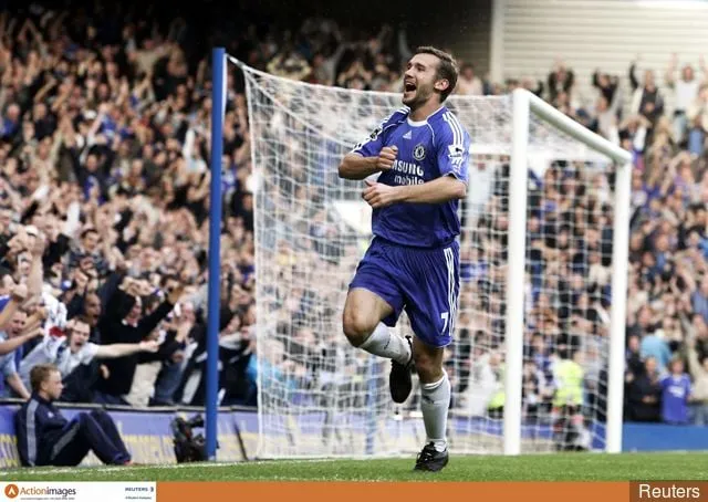 Andriy Schevchenko feiert das erste Tor für Chelsea, sein erstes Heimtor für den Verein' title='Chelseas beste und schlechteste Transfers der Premier League-Ära