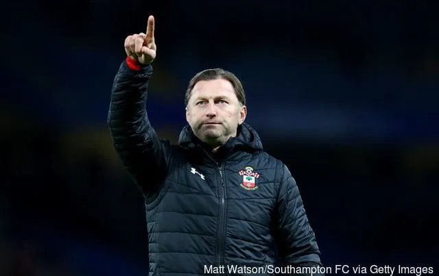 2019년 1월 2일 영국 런던 스탬포드 브리지에서 열린 첼시 FC와 사우샘프턴 FC 간의 프리미어리그 경기 중 사우샘프턴의 랄프 하센허틀.' title='Ralph Hasenhüttl이 사우샘프턴 선수들에 관해 가장 인상 깊었던 점을 공유합니다.