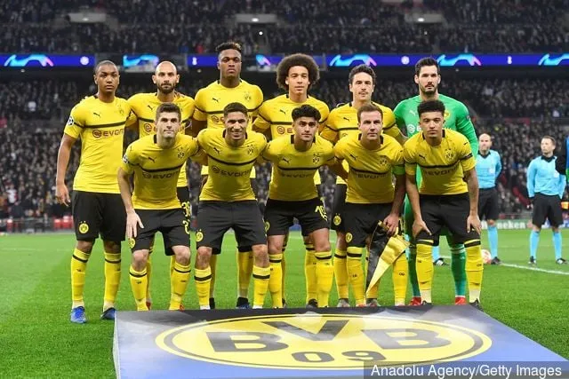 Borussia Dortmundin jalkapalloilijat poseeraavat valokuvassa ennen UEFA:n Mestarien liigan neljännesvälierän ensimmäistä osaottelua Tottenham Hotspurin ja Borussia Dortmundin välillä Wembley Stadiumilla...' title='Sunday Oliseh uskoo, että Borussia Dortmund voi voittaa Tottenham Hotspurin