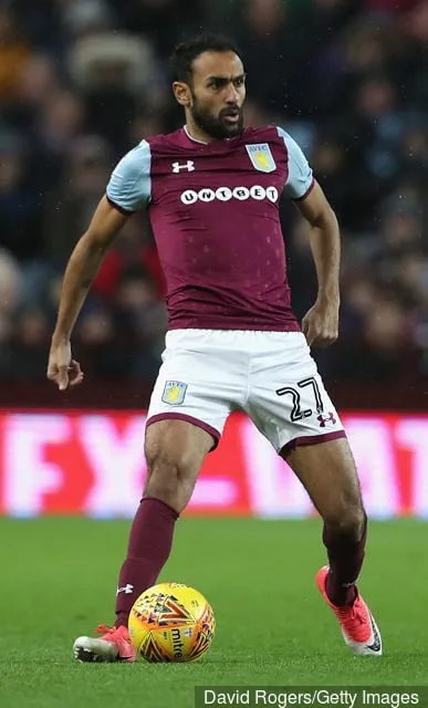 Ahmed Elmohamady von Aston Villa läuft mit dem Ball während des Sky Bet Championship-Spiels zwischen Aston Villa und Bristol City im Villa Park am 1. Januar 2018 in Birmingham, England.' title='Ahmed Elmohamady postet nach der Niederlage von Aston Villa eine Nachricht auf Twitter