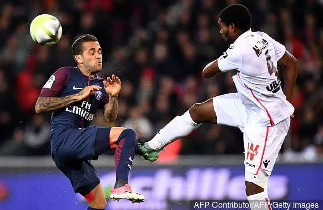 파리 생제르맹' title='바르셀로나의 유망주 말론 산토스가 웨스트햄과의 이적을 암시한 것으로 알려졌습니다.